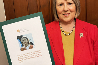 Fiona Bruce MP with Maira's asylum petition