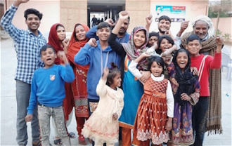 Farah Shaheen (centre right in headscarf) reunited with family image ©Bishop Iftikhar Indryas/ACN