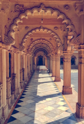 Photo by Hardik Joshi on Unsplash  Hutheesing Jain Temple, Delhi, India