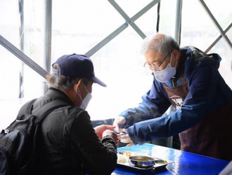 Volunteer doctor treating patient at Raphael Nanum Homeless clinic in Seoul