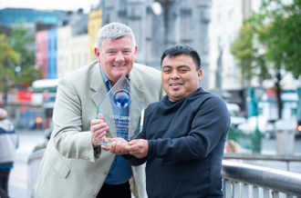 Broadcaster John Creedon presents Abelino Chub Caal with Trócaire's Romero International Award in Cork City. Photo: Gerard McCarthy/Trócaire.