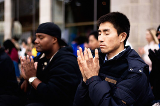 Peaceful protest against persecution of Falun Gong Washington, DC. 16 November 2008, Wiki image by William Neuheisel