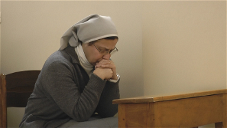Sr Annie Demerjian praying. Image - ACN
