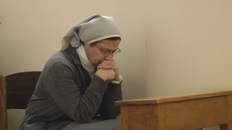 Sr Annie Demerjian praying. Image - ACN