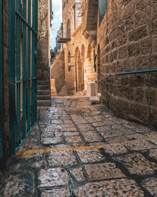 Jerusalem alleyway, Image by Benjamin Recinos on Unsplash
