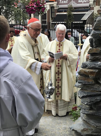 Cardinal Vincent and Fr Michael during the blessing