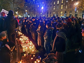 Prayers in Place de la République, Paris - Twitter