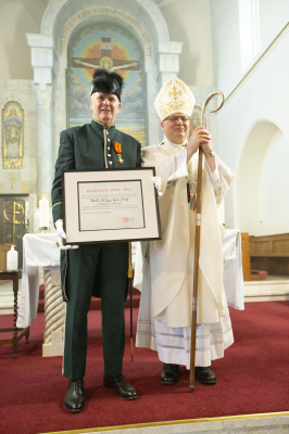 Neville Kyrke-Smith and Archbishop John Wilson of Southwark after the Mass (© Weenson OO/PICTURE-U.NET)