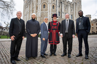 l-r: Cardinal Nichols, Imam Mohamed Mahmoud OBE, Sadiq Khan, Chief Rabbi  Ephraim Mirvis,  Bishop Lusa Nsenga-Ngoy with Beefeater
