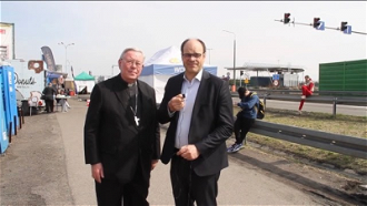 Cardinal Hollerich and Rev Krieger on the border