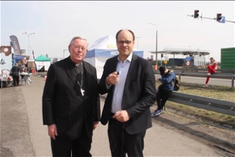 Cardinal Hollerich and Rev Krieger on the border