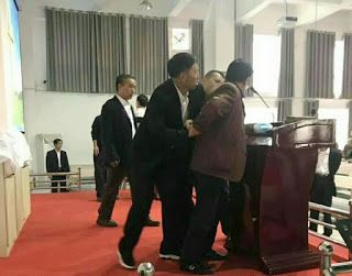 Chinese police handcuff pastor in Luoning County. Image: China Aid, Release International