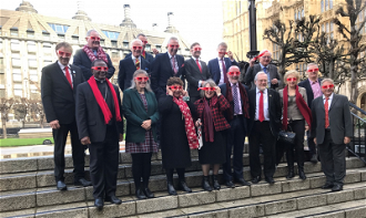 Parliamentarians gather for #RedWednesday by Westminster Hall, Houses of Parliament © ACN