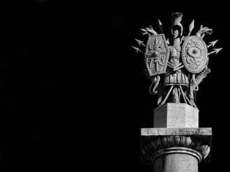 Roman centurion's armour trophy,Terrazza del Pincio, Piazza del Populo, Rome,  Giuseppe Valadier  © Alamy / Christian Art