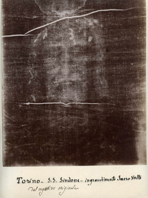 Secondo Pia's 1898 negative photo from Shroud of Turin. Wiki Image