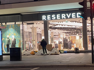 Rough sleepers in Oxford Street on 23/11/22 Image ICN/JS