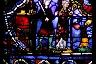 Stained-glass windows of the ambulatory of Cathédrale Notre-Dame de Chartres, depicting Thomas Becket in Exile. Funded by the Tanner's Guild, 1215-1225 © Wikimedia Commons