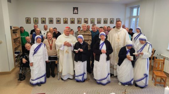 Cardinal with Missionaries of Charity in Kyiv