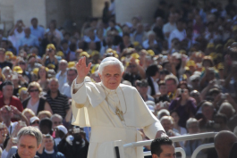 Pope Benedict XVI at 2009 Africa Synod in Rome ©ACN