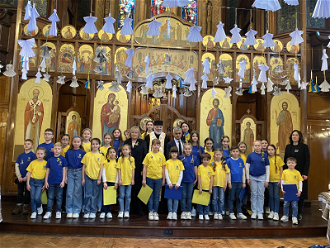Bishop Nowakowski and Mayor Sadiq Khan with St Mary's Ukrainian School Choir Image: ICN/JS