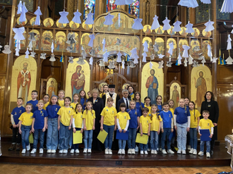 Bishop Nowakowski and Mayor Sadiq Khan with St Mary's Ukrainian School Choir Image: ICN/JS