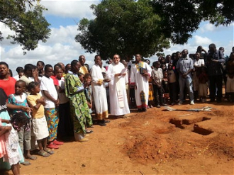 Construction of parish church in Pemba Diocese, Mozambique.  © ACN