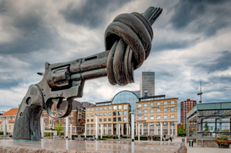 The Knotted Gun, by Carl Fredrik Reuterswärd, 1985. Cast bronze © Alamy