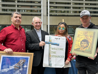 Newroz Oremari and Bishop Paul McAleenan with Cherrie Anderson and Hal St John from Ooberfuse