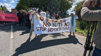 Protest at a detention centre / Care4Calais