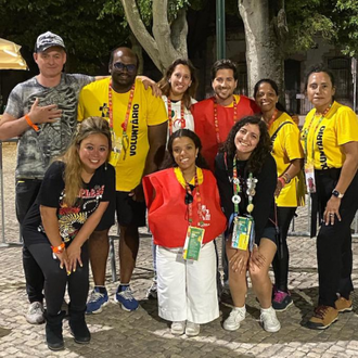 Ooberfuse duo Hal St John and Cherrie Anderson pose with some #WYD23 volunteers in Lisbon