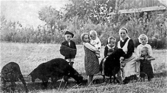 Photo of his family taken by Josef Ulma