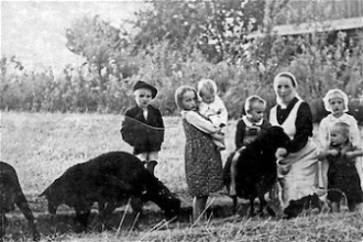 Photo of his family taken by Josef Ulma