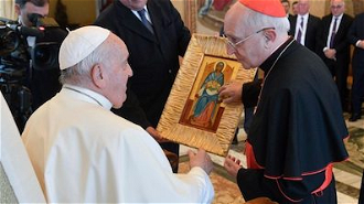 Pope Francis with Equestrian Order of the Holy Sepulchre of Jerusalem  (Vatican Media)