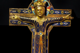 Christ the King Crucified, Limoges 1200-1215,  Enamels on copper © Cluny Museum / Alamy