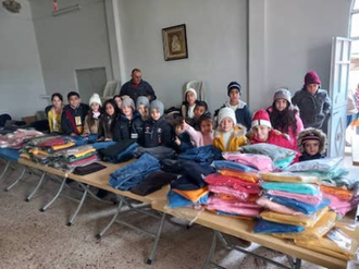 Children receiving Christmas gifts in Syria © ACN