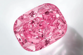 'The Eternal Pink, 10.57 carats set as a ring, flanked by trapezoid-shaped diamonds © Sotheby's NY, 8/06/23, lot 62