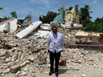 Bishop Pierre-Andre Dumas at church in Anse-à-Veau-Miragoâne Diocese after earthquake © ACN