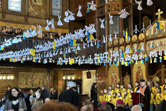 Archbishop Nowakowski introduces St Mary's Ukrainian school choir during the service