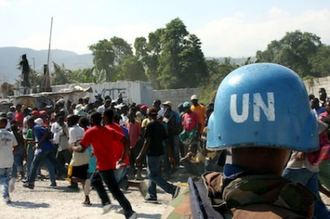 Mobs on streets of Haiti - Image: © US Government / US Marine Corps