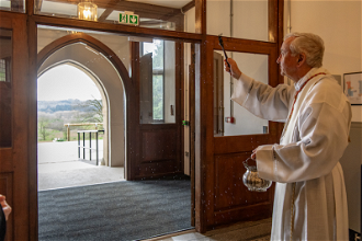 Cardinal blesses entrance to Alban Roe House
