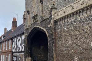Walsingham Abbey Gate ICN/JS