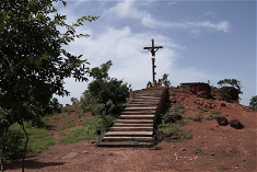 Pilgrims praying at Shrine of Our Lady of Yagma, Burkina Faso  © ACN