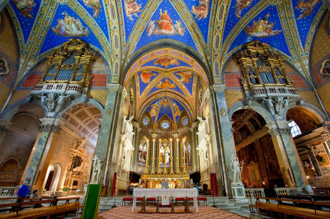 Interior of Santa Maria sopra Minerva, Construction started in 1280 - finished by 1370. Sarcophagus of St Catherine of Siena underneath the high altar