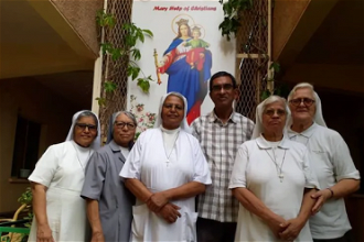 Fr Jacob Thelekkadan with the Salesian Sisters in Shajara, Sudan © Fr Jacob Thelekkadan