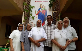 Fr Jacob Thelekkadan with the Salesian Sisters in Shajara, Sudan © Fr Jacob Thelekkadan