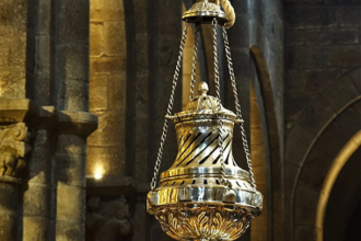 Botafumeiro, made by Josè Losada, for the Cathedral of Santiago de Compostela, Galicia, Spain completed in 1851 © Wikimedia / Catedral Basilica of Santiago de Compostela