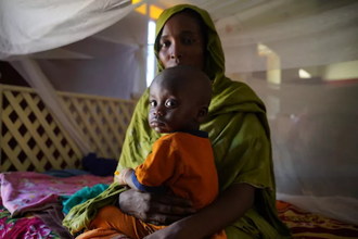 UNICEF/UN0836594/Zakaria: Hanona brings her child Maher to a nutrition centre in Abushok in North Darfur for health screening.