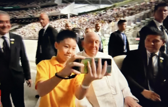 Selfie with the Popel before Mass - Screenshot