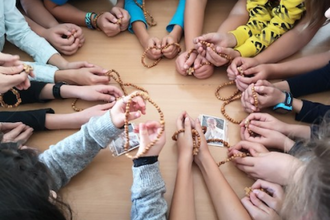 Slovakia: Children praying Rosary in 2019 © ACN