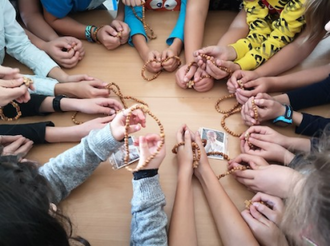 Slovakia: Children praying Rosary in 2019 © ACN